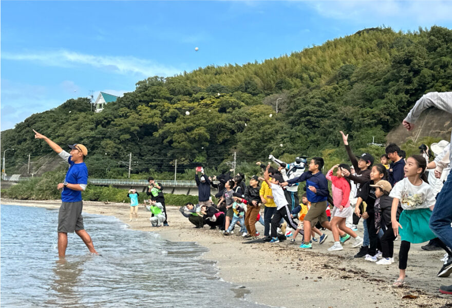 お隣の佐賀県唐津市で海のごみ拾い＆アマモの種子投げ入れに参加！